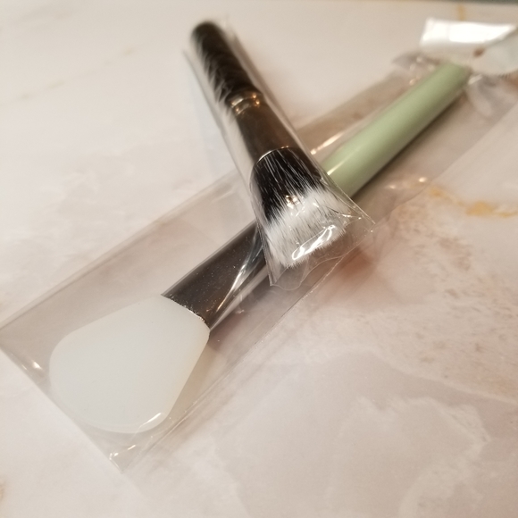 MAC cosmetics/Sombre silicone brushes - Picture 5 of 5